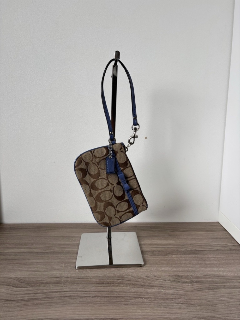 Coach *Vintage* Little Vintage Coach Wristlet Bow Authentic❤️
